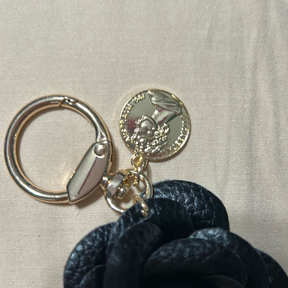 Leather Rose Keychain - Picture 3 of 3